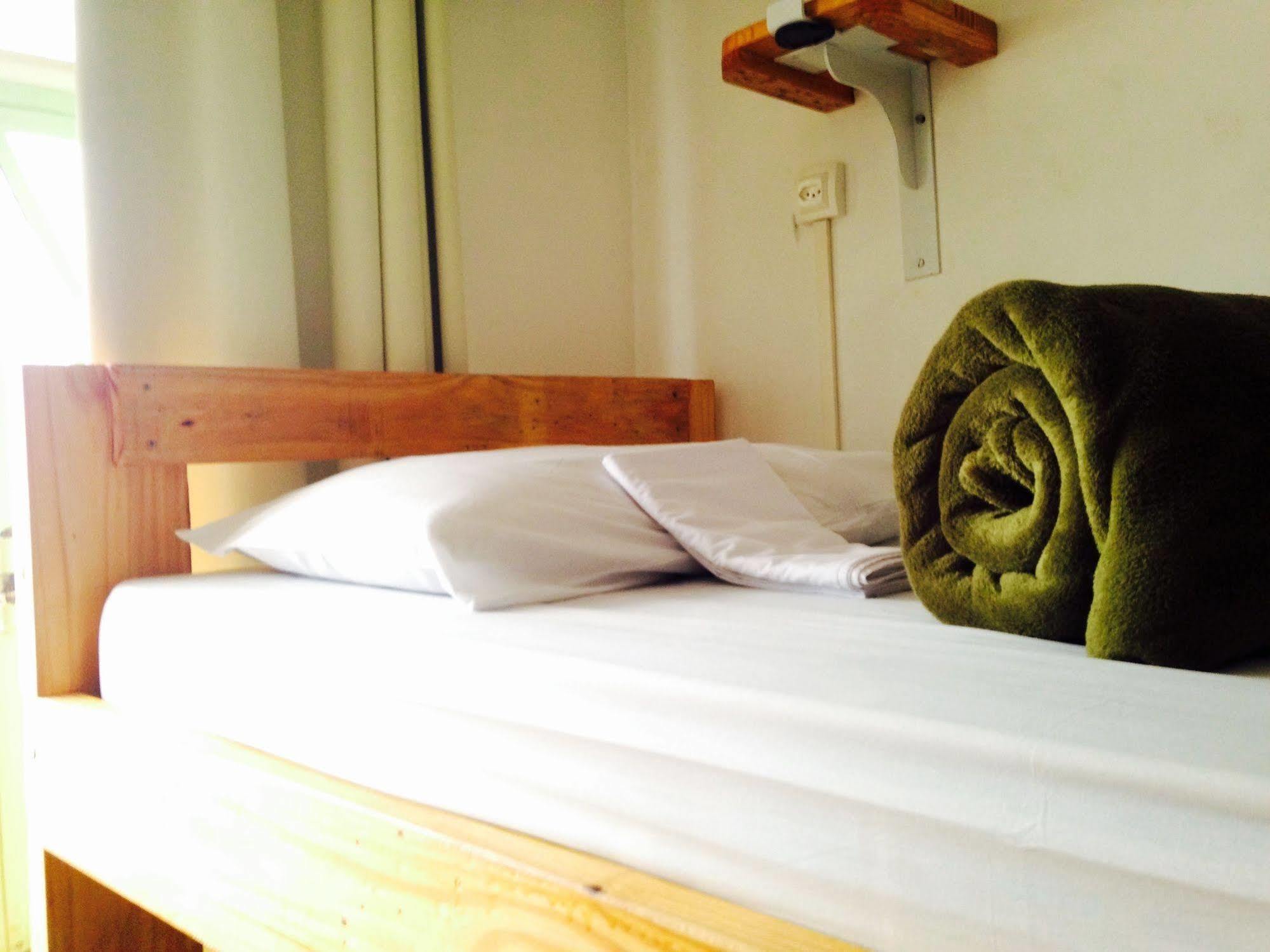 Single Bed 9-Bed Mixed Dormitory Room